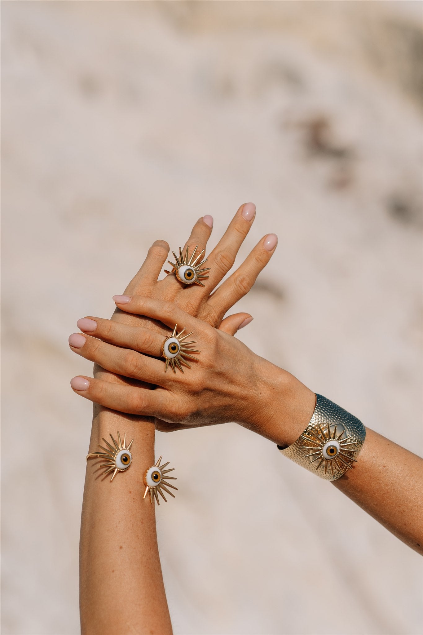 Pulsera fina con 2 puntas de ojo de guardián